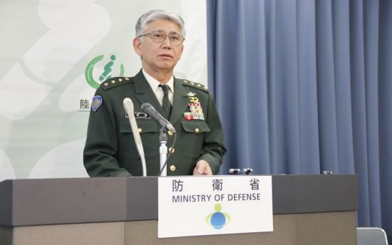 2月21日下午2點(diǎn)，日本陸上自衛(wèi)隊(duì)參謀長君塚榮治在防衛(wèi)省會(huì)見記者