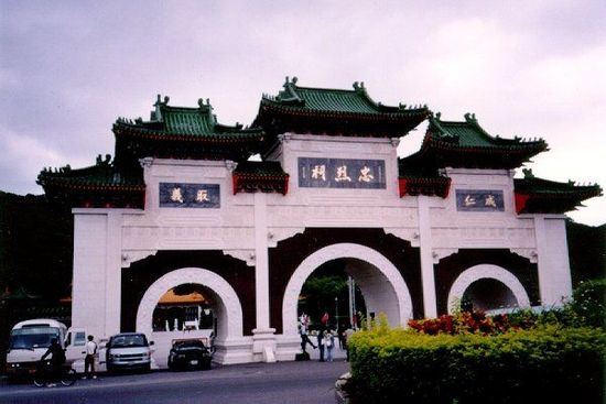 位于臺北的忠烈祠供奉著從孫中山革命，到抗日戰(zhàn)爭，解放戰(zhàn)爭所有陣亡國民黨士兵的靈位。