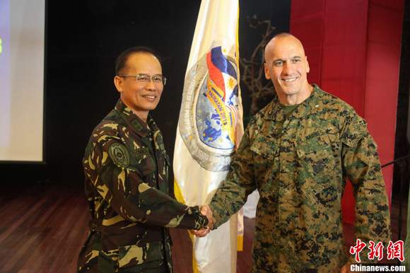 美國與菲律賓“肩并肩”聯(lián)合軍演開幕。