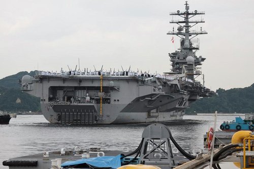 資料圖：美軍核航母進(jìn)入海軍軍港