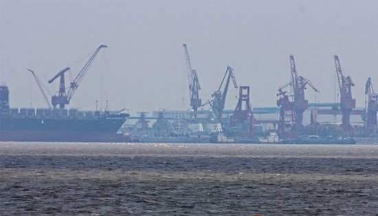 　環(huán)球網(wǎng)資料圖：中國海軍四艘新神盾扎堆舾裝。