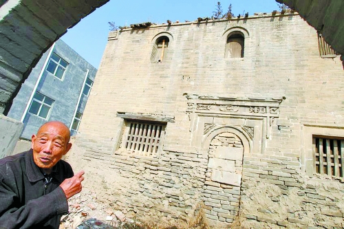 為保護(hù)古民宅，鄭州北四環(huán)繞開5米