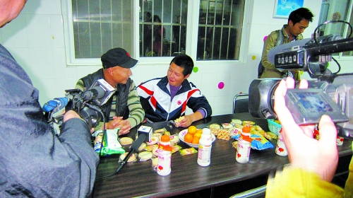 父子洛陽(yáng)團(tuán)聚 父子洛陽(yáng)團(tuán)聚