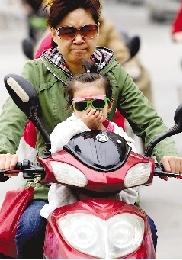 昨天清晨，文化宮路。 鄭州晚報(bào)記者 張翼飛 圖