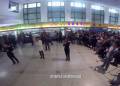 火車站候車大廳紅歌快閃迎國(guó)慶！百人互動(dòng)，震撼現(xiàn)場(chǎng)嗨翻天！
