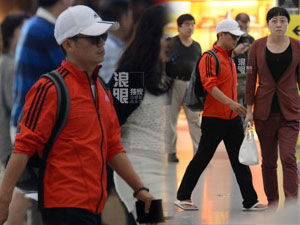 實拍王寶強(qiáng)離京墨鏡遮面嬌妻送行