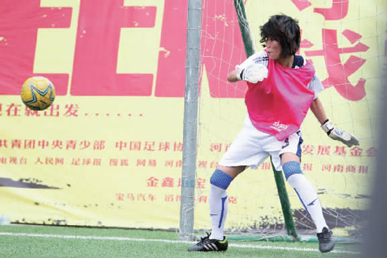 范運(yùn)杰客串門將，才止住了本方連續(xù)丟球的頹勢(shì)