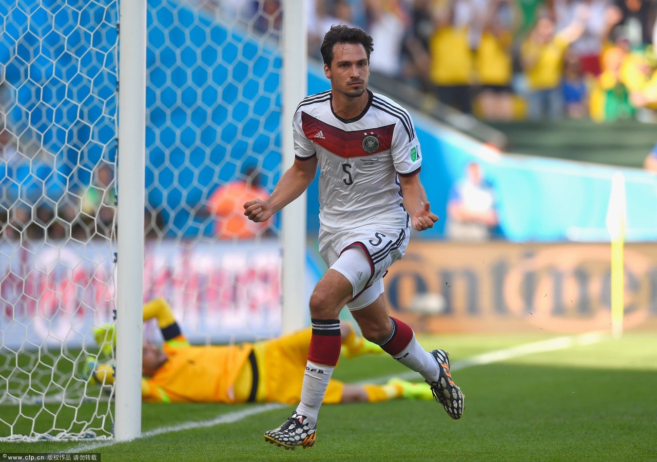 胡梅爾斯慶祝進球