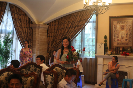 收到怎么多玫瑰，當(dāng)然開心啦！