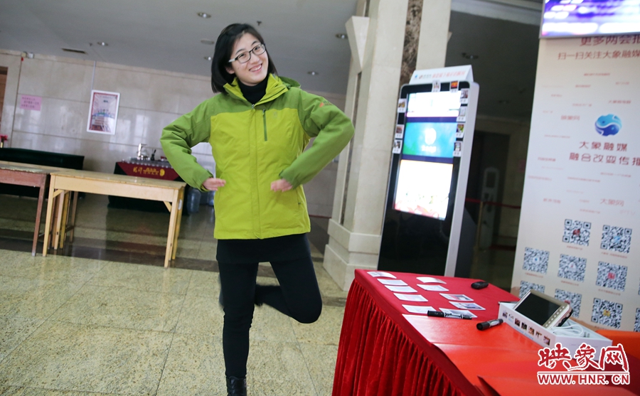 工作間隙，樂天跳起了“南式芭蕾”。