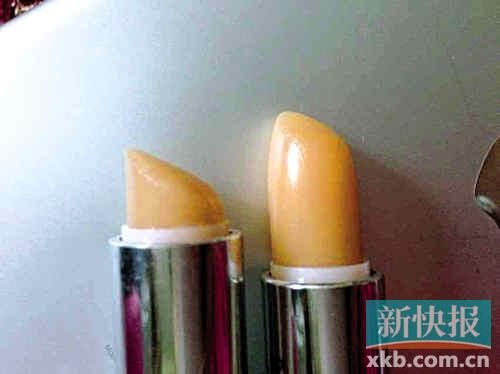 ■蘇小姐將其在專柜和聚美優(yōu)品購買的伊麗莎白雅頓唇膏對比，產(chǎn)品包裝和唇膏顏色明顯不同。