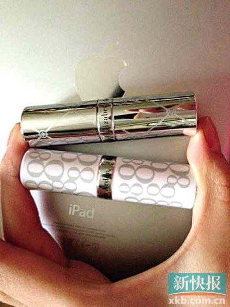 產(chǎn)品包裝和唇膏顏色明顯不同。