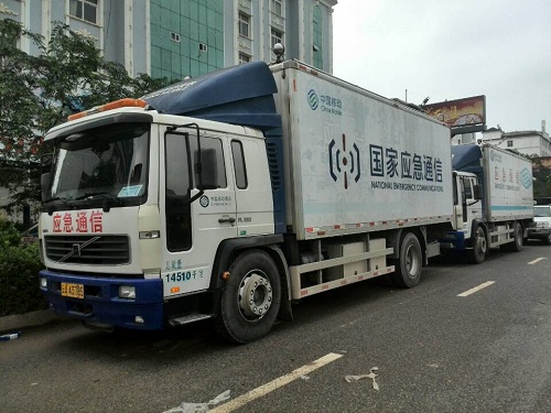 中國(guó)移動(dòng)應(yīng)急通信保障車保障災(zāi)區(qū)通信暢通