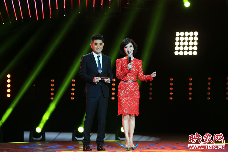 《梨園春》主持人關楓、龐曉戈