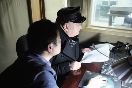 范軍為都市頻道“都市搖搖樂”上線配音 范軍為都市頻道“都市搖搖樂”上線配音