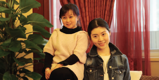 朱潔（左）和她劇中的女兒