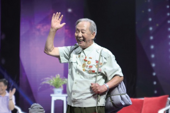 83歲，張立修打行軍包依然很迅速