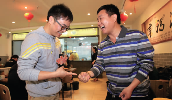 玩石頭剪刀布，于洋“秒殺”小飛