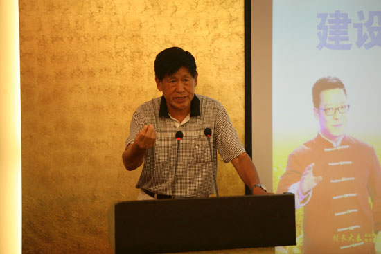 原河南省農業(yè)廳副廳長、現(xiàn)任河南省土壤肥料協(xié)會秘書長肖興貴發(fā)表講話