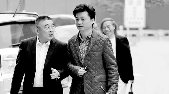 錢(qián)文忠（左）、小崔、蔡志忠（后）三位大咖步入錄制現(xiàn)場(chǎng)