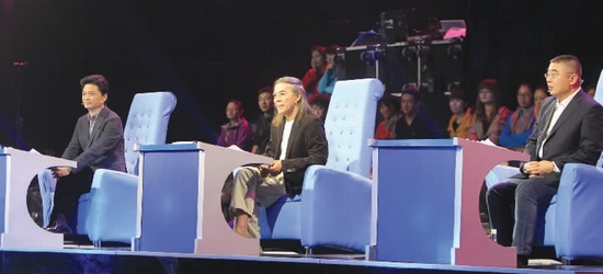 節(jié)目中，崔永元、蔡志忠、錢文忠 由左至右 三為成語先生妙語不斷