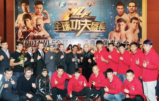 新聞發(fā)布會上，中外選手齊聚一堂。