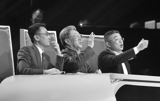 困擾著很多漢語使用者的問題，被三位先生以輕松幽默的方式提出來自嘲后，都令觀眾會心大笑。