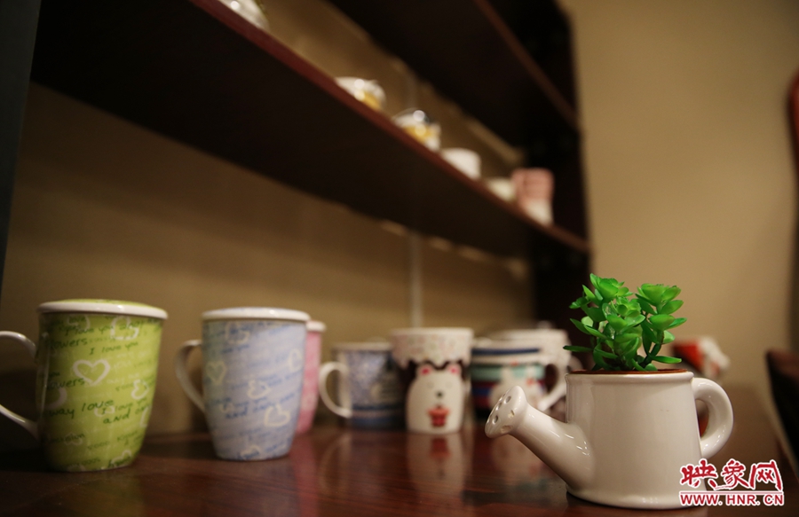 書店內(nèi)促銷用的杯子。