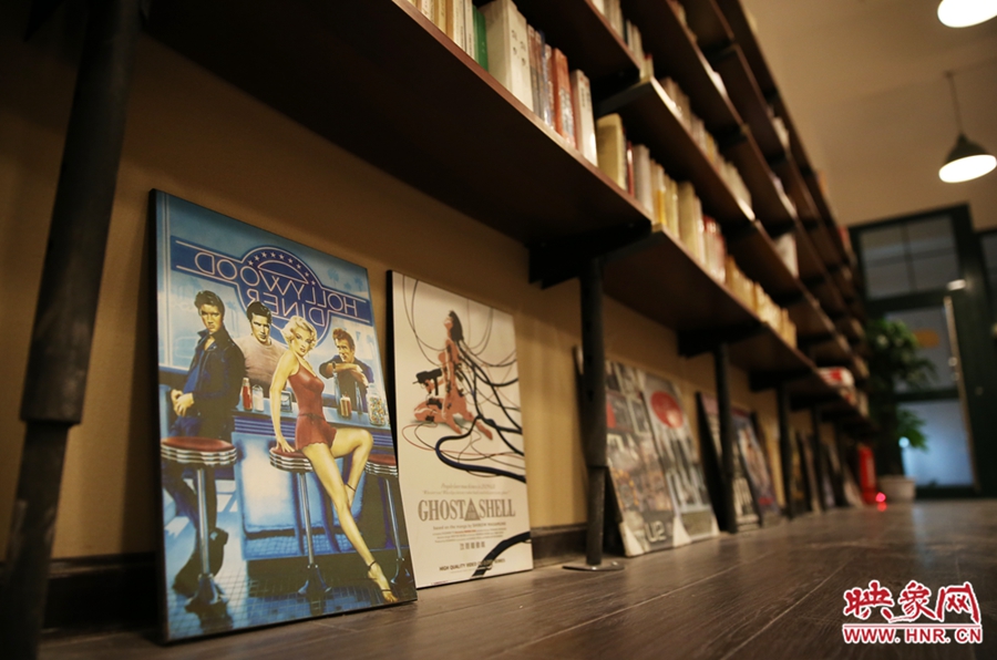 書店內(nèi)的書。