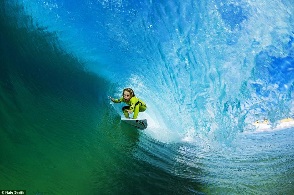 澳大利亞現(xiàn)沖浪小神童 從1歲時開始沖浪