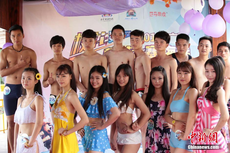 學(xué)生參加?；ㄐ２荽筚?美女穿比基尼秀身材