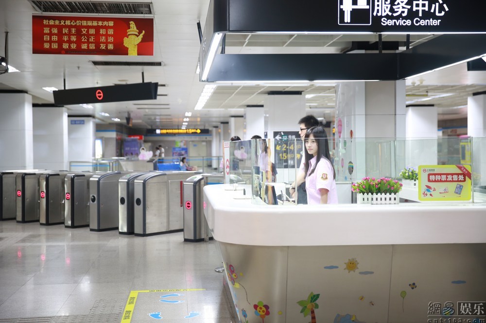 “中國四千年第一美女”變身地鐵乘務(wù)員 “中國四千年第一美女”變身地鐵乘務(wù)員