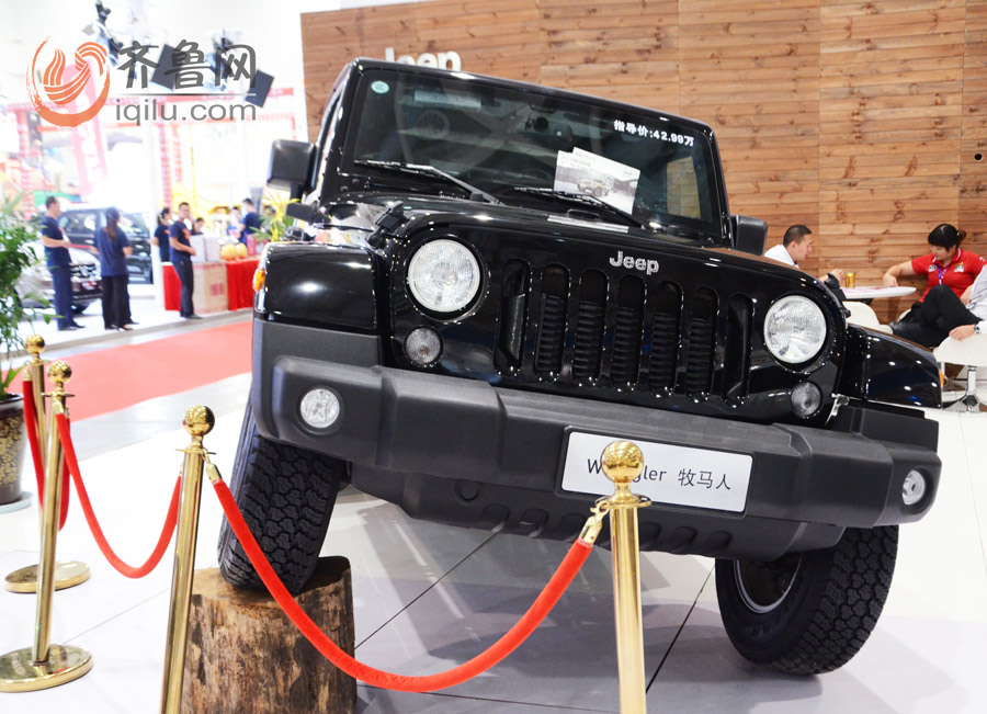 美女豪車齊聚濰坊魯臺(tái)國際車展